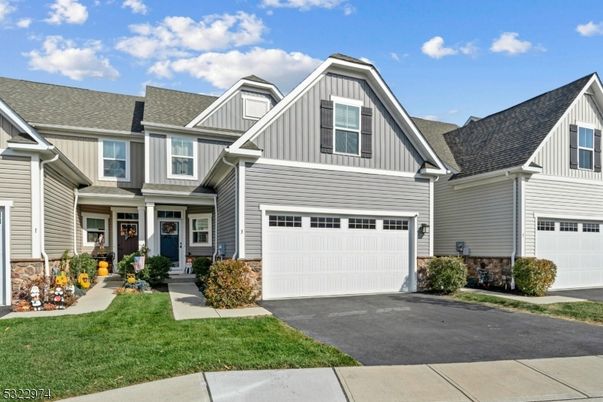 Attached, Exterior, Facade, Farmhouse