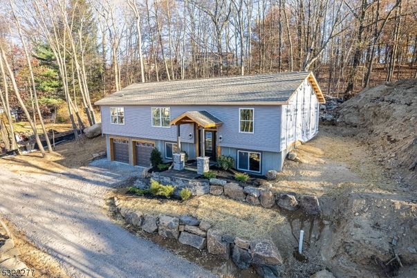Backyard, Exterior, Facade, Raised Ranch