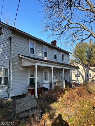 Exterior, Facade, Rowhouse