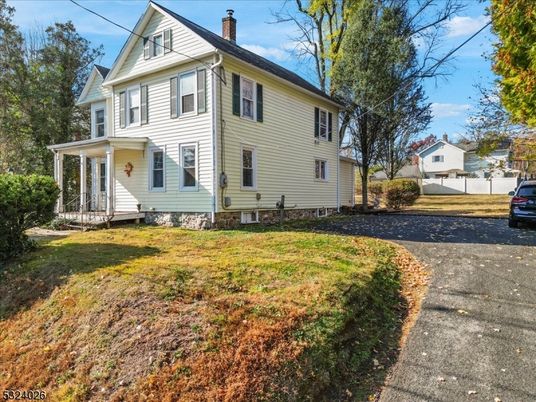 Backyard, Exterior, Facade, Queen Anne Victorian