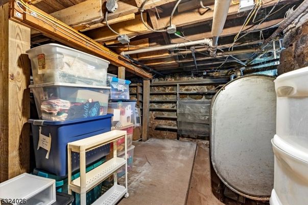 Garage, Interior, Wooden Beams