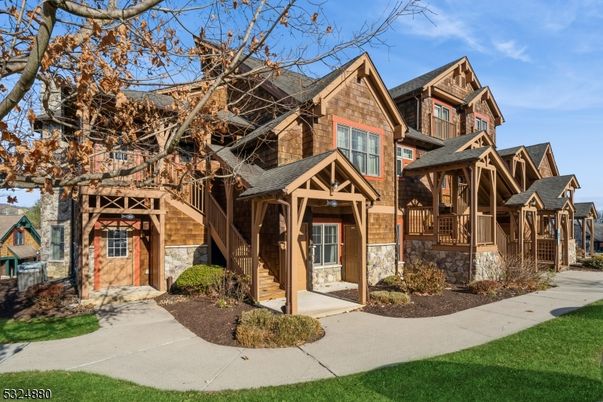 Exterior, Facade, Log Home