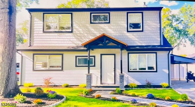 Exterior, Facade, Cape Cod