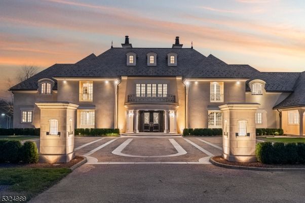 Exterior, Facade, French Provincial