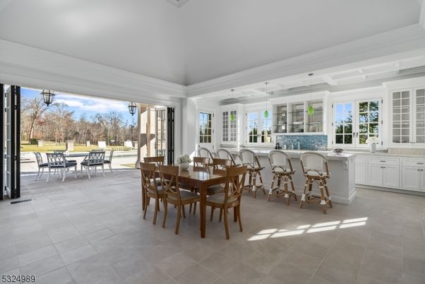 Dining room, Interior