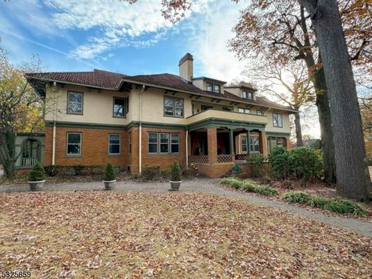 Exterior, Facade, Brick Facade, American Foursquare