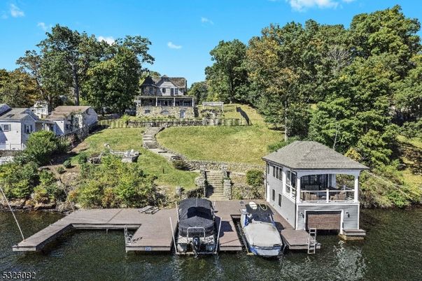 Exterior, Lake