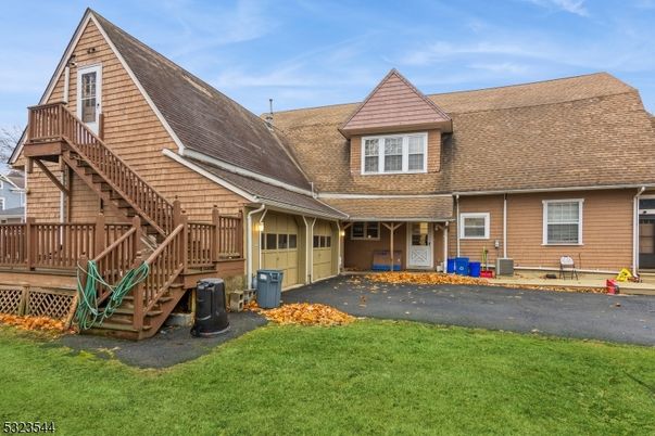 Attached, Exterior, Facade, Cape Cod