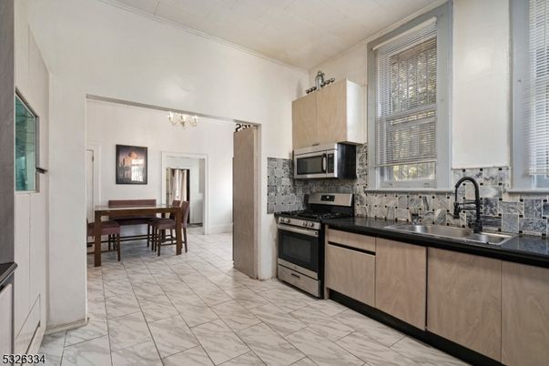 Chandelier, Dining room, Interior, Kitchen, Marble, Stainless Steel Appliances