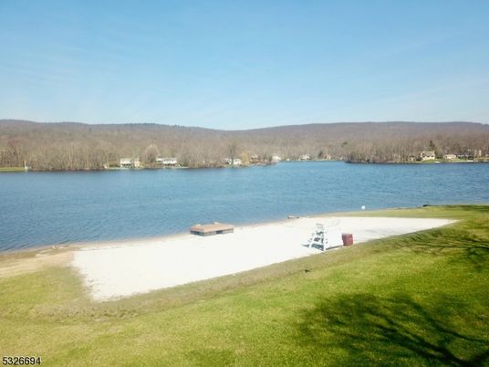 Exterior, Lake