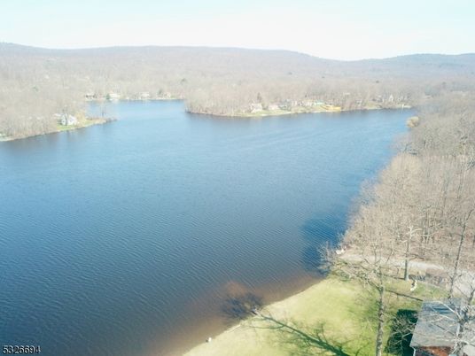 Exterior, Lake