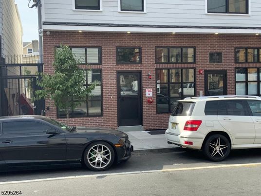 Exterior, Facade, Brick Facade, Rowhouse