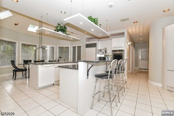 Dining room, Interior, Kitchen, Pendant Lights, Recessed Lighting, Stainless Steel Appliances