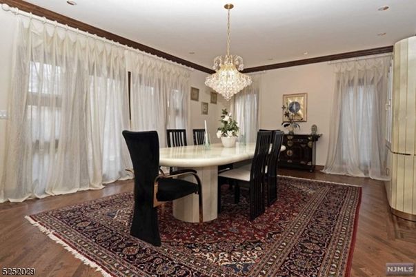 Chandelier, Dining room, Interior, Recessed Lighting, Wood Texture Flooring