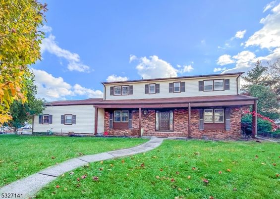 Exterior, Facade, Brick Facade, Split Level