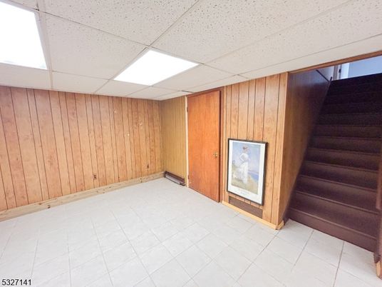 Empty room, Interior, Recessed Lighting, Wooden Walls