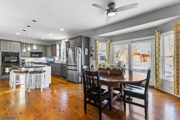 Dining room, Interior, Kitchen, Pendant Lights, Recessed Lighting, Stainless Steel Appliances, Wood Texture Flooring