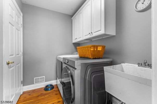 Interior, Washer, Wood Texture Flooring