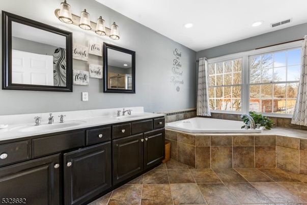 Bathroom, Dual Sink Vanities, Interior, Recessed Lighting