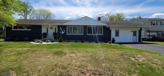 Backyard, Exterior, Facade, Ranch