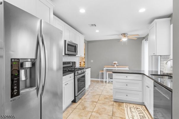 Dining room, Interior, Kitchen, Recessed Lighting, Stainless Steel Appliances