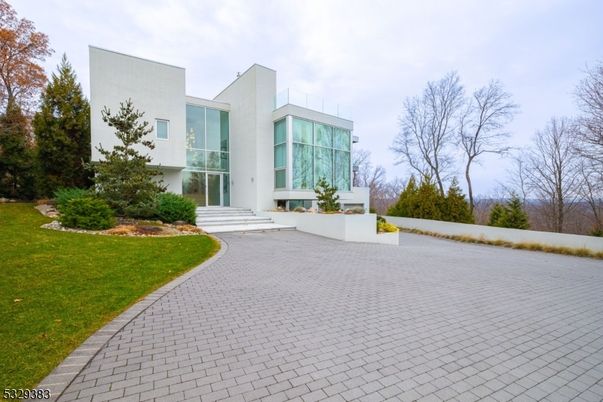 Backyard, Exterior, Facade, Modern