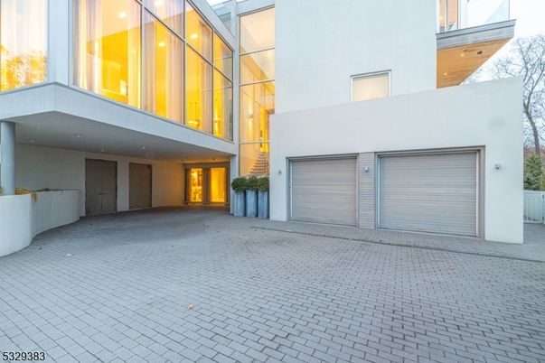 Attached, Exterior, Facade, Modern