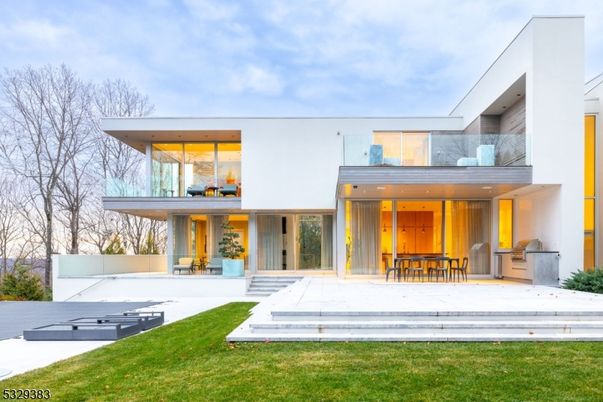 Backyard, Exterior, Facade, Modern