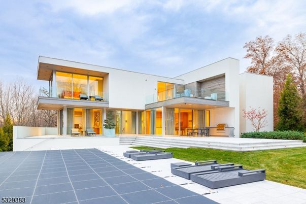 Backyard, Exterior, Facade, Modern