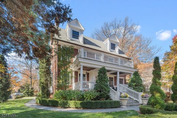 Exterior, Facade, American Foursquare