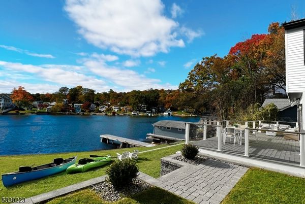 Exterior, Lake