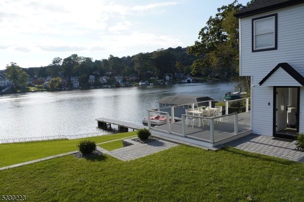 Exterior, Lake