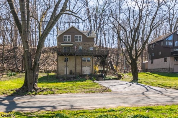 Backyard, Exterior, Facade, Split Level