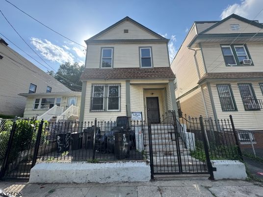 Exterior, Facade, Queen Anne Victorian