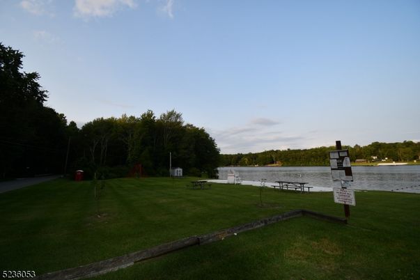 Exterior, Lake