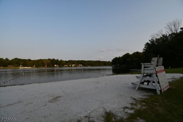 Exterior, Lake