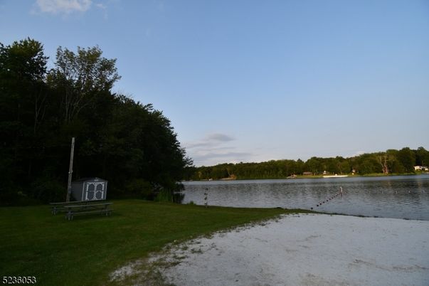 Exterior, Lake
