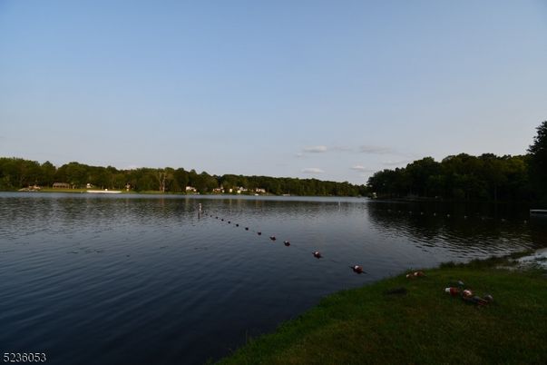Exterior, Lake