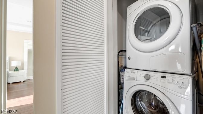 Interior, Utility Closets, Washer, Wood Texture Flooring