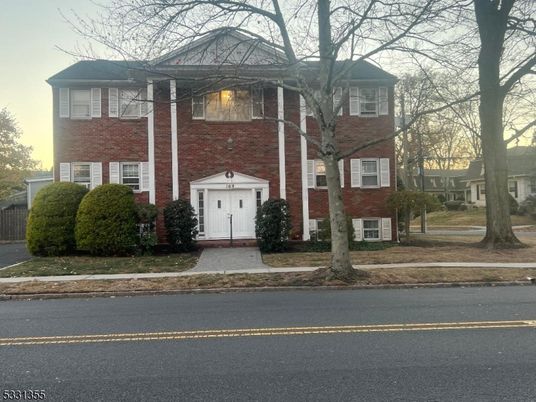 Exterior, Facade, Brick Facade, Georgian