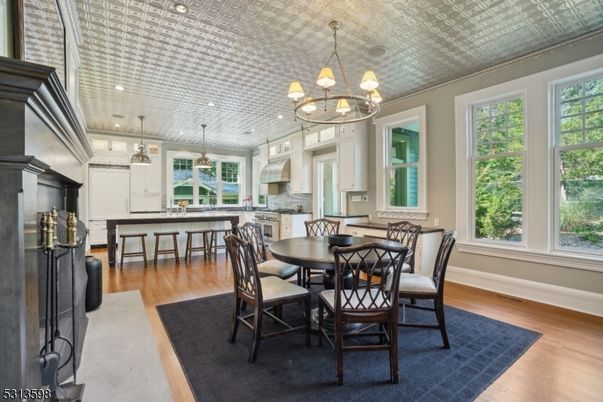 Chandelier, Dining room, Interior, Kitchen, Pendant Lights, Recessed Lighting, Wood Texture Flooring