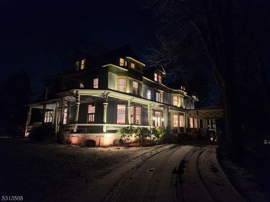 Exterior, Facade, Queen Anne Victorian