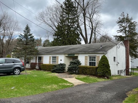Exterior, Facade, Cape Cod