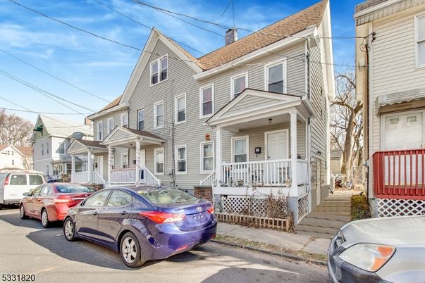 Exterior, Facade, Queen Anne Victorian