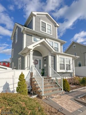 Exterior, Facade, Queen Anne Victorian