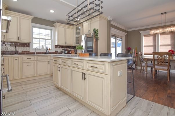 Chandelier, Dining room, Interior, Kitchen, Pendant Lights, Recessed Lighting, Wood Texture Flooring