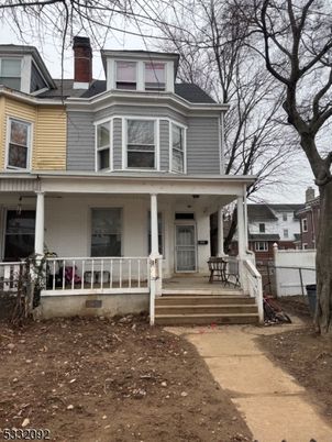 Exterior, Facade, Queen Anne Victorian