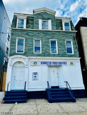 Exterior, Facade, Rowhouse