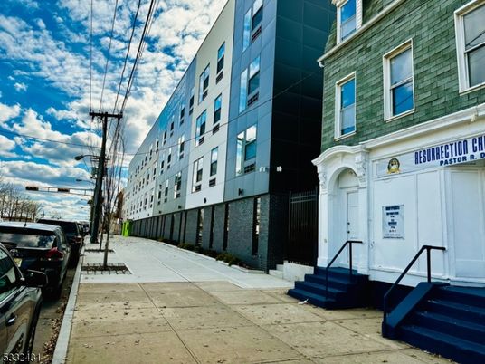 Exterior, Facade, Rowhouse