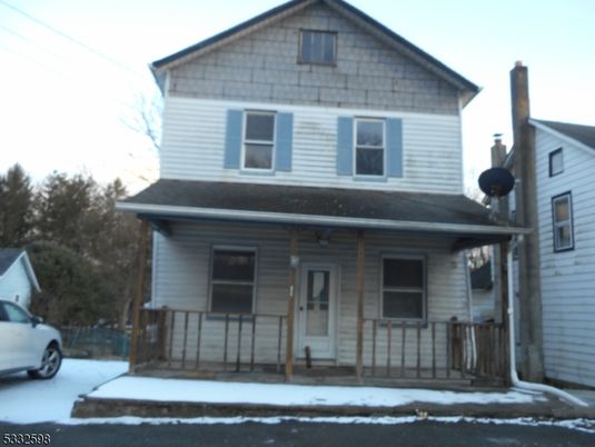 Exterior, Facade, Queen Anne Victorian